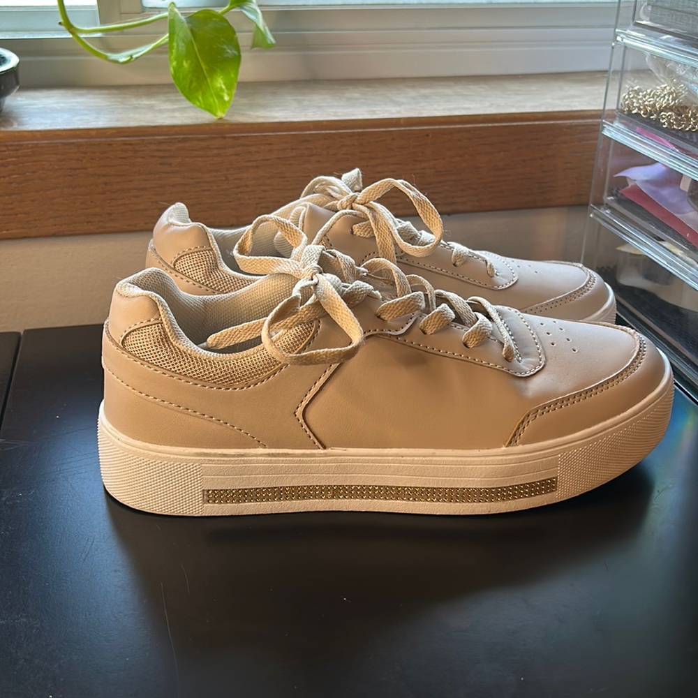Casual fashion sneakers